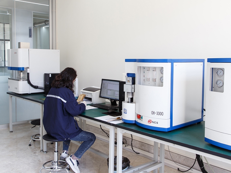 Wasserstoff-, Sauerstoff-, Kohlenstoff- und Schwefelanalysator